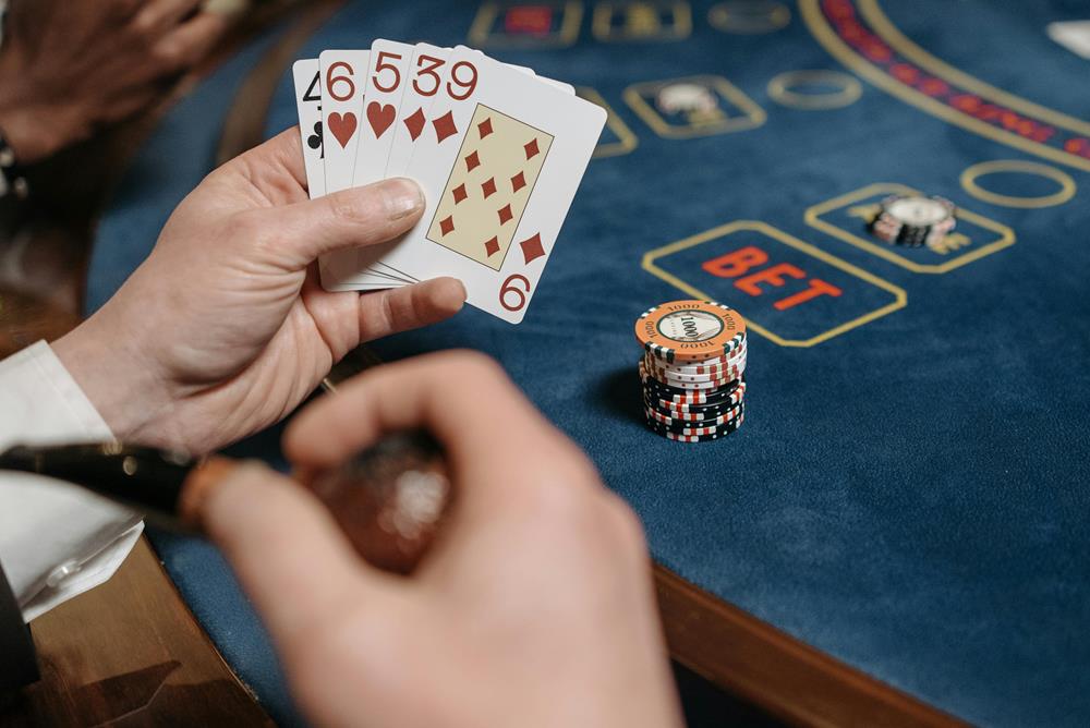 Why the Best Gamblers Are Often the Worst at Managing Risk