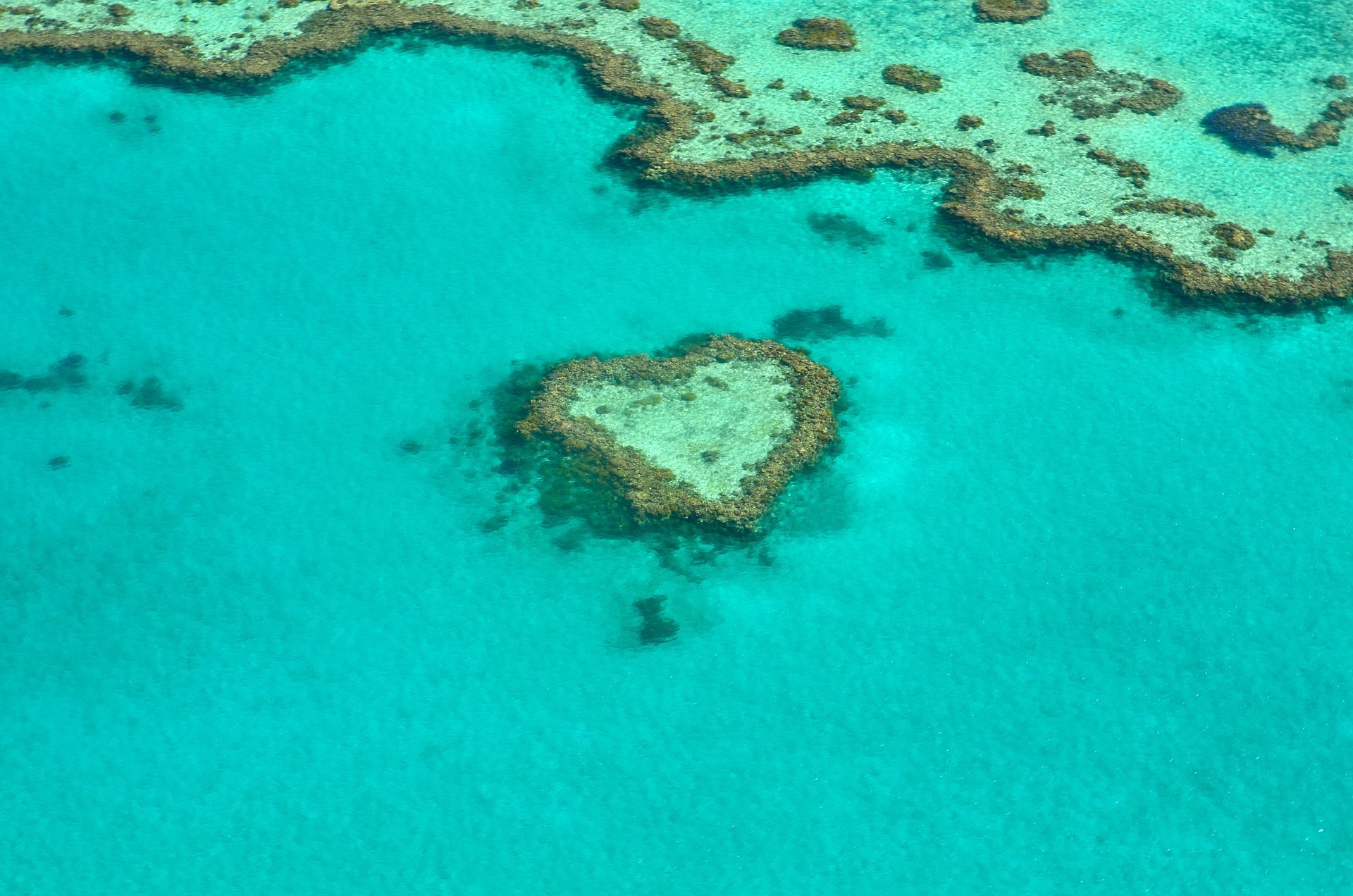 The-Great-Barrier-Reef-aerial-shot